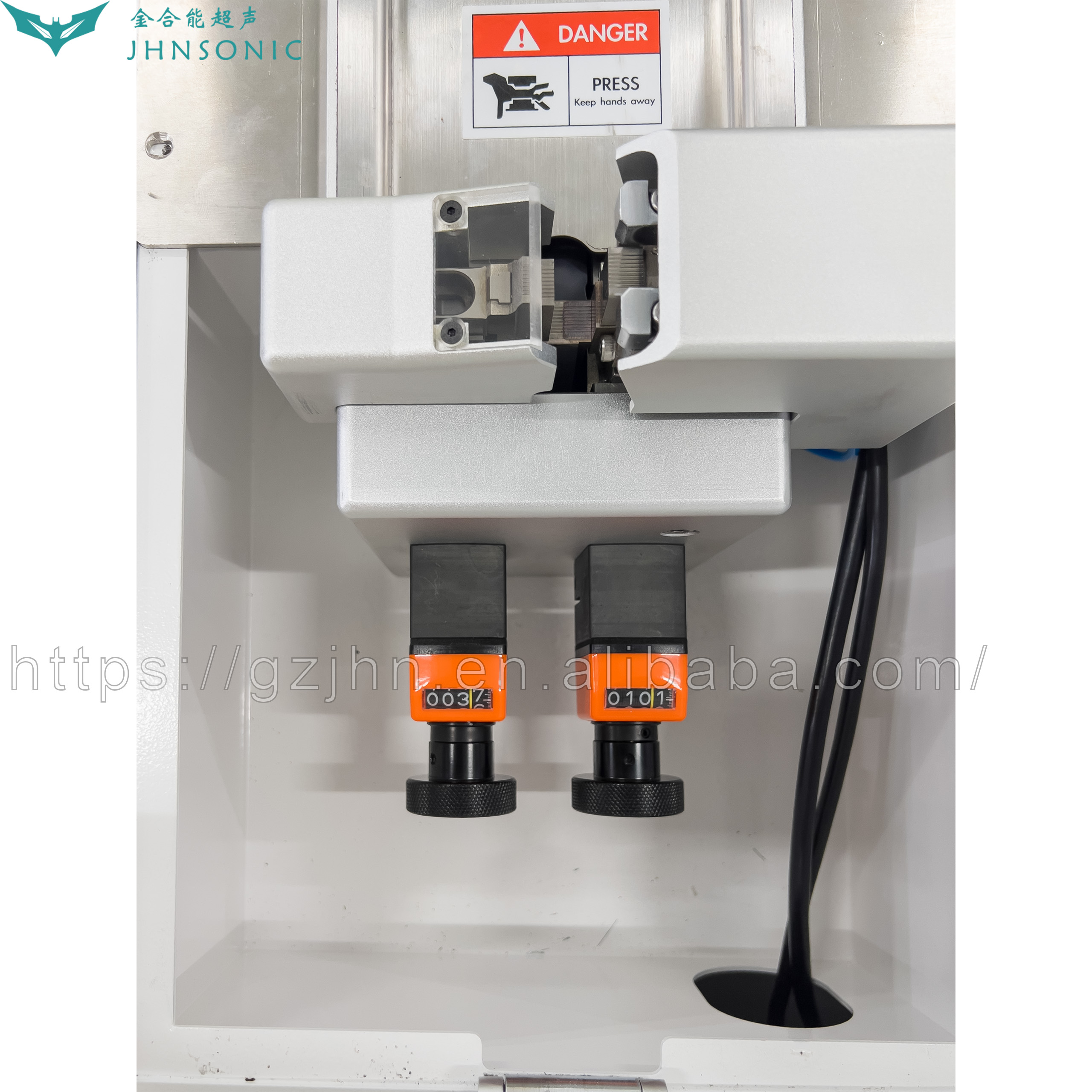 ماكينة لحام بالموجات فوق الصوتية جديدة التصميم بقدرة 3000 واط وشاشة لمس 4 بوصة، تتميز بقوة لحام عالية وحزمة أسلاك جديدة.